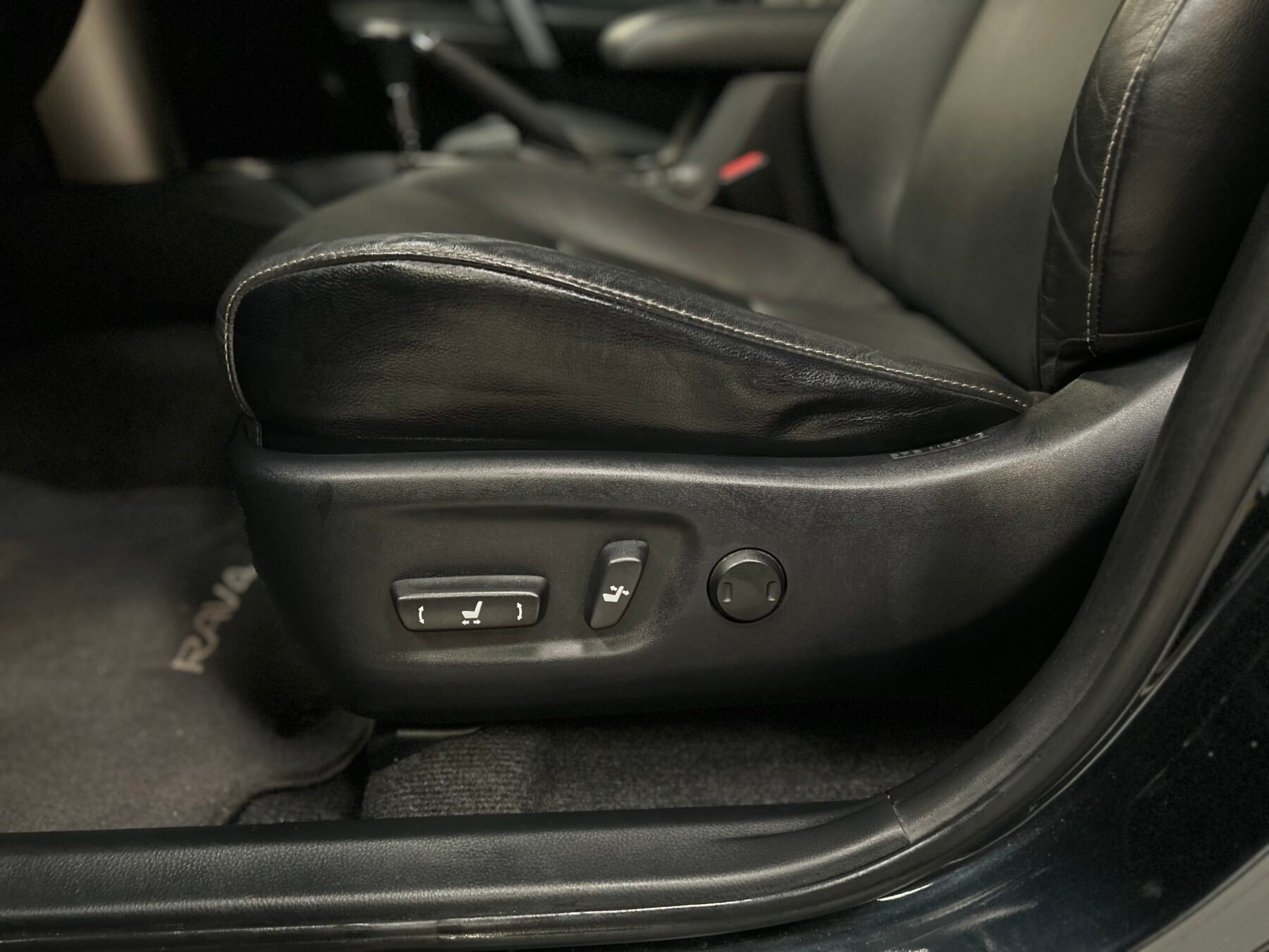 TOYOTA Rav4 2.2 D-4D Executive 