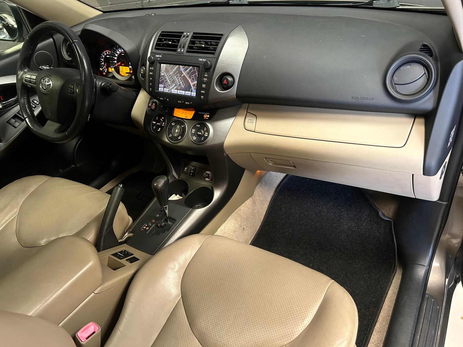 TOYOTA Rav4 2.2 D4D Executive 4x4