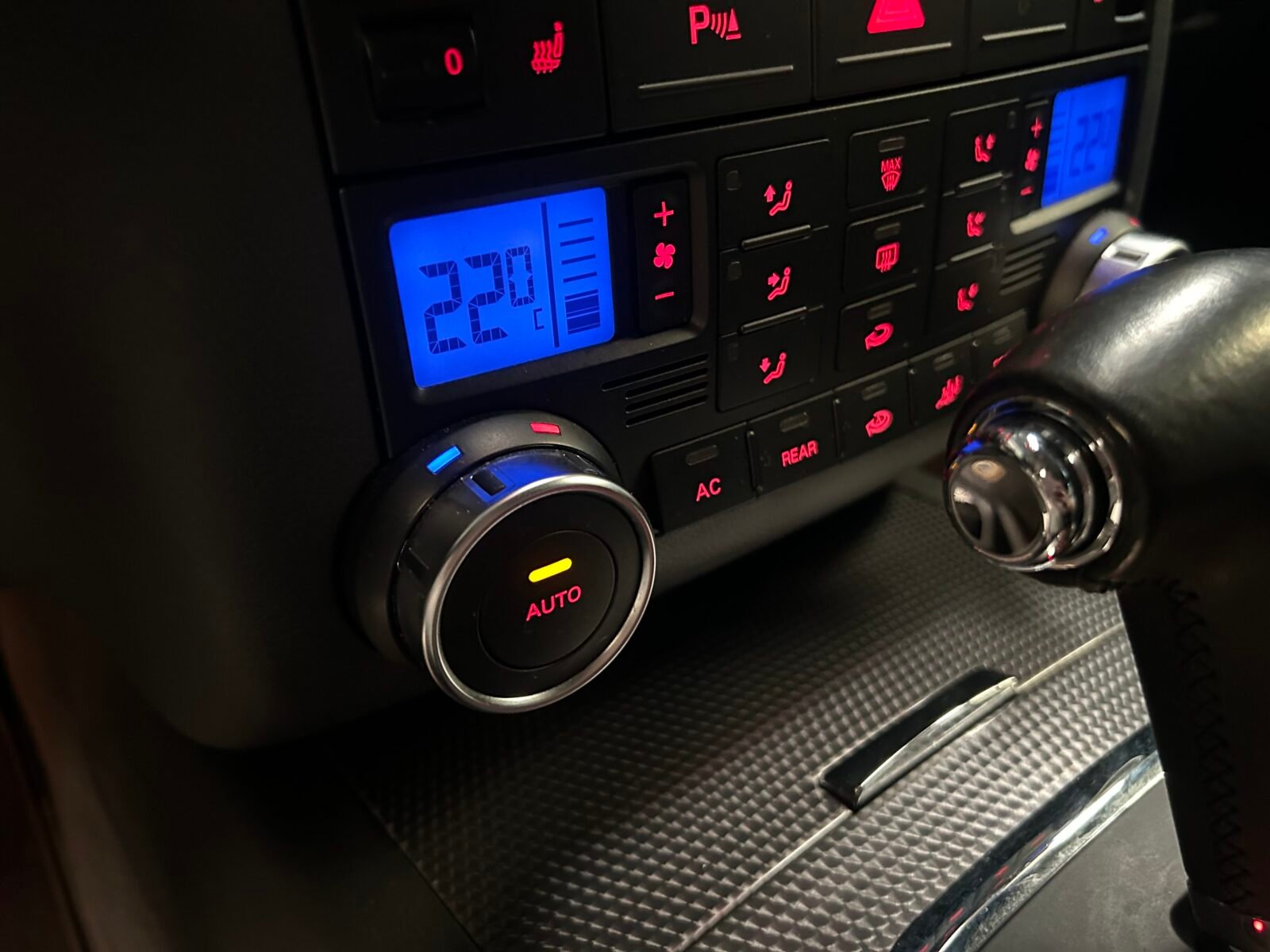VOLKSWAGEN Touareg 3.0 V6