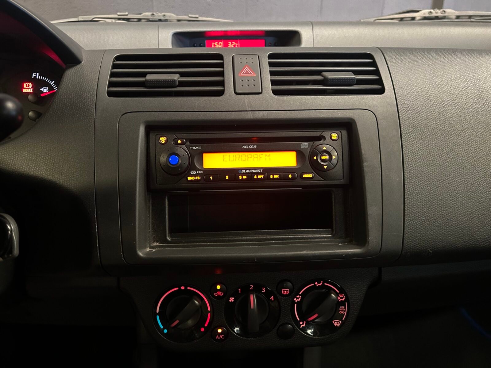 SUZUKI Swift 1.3